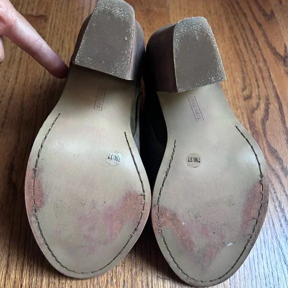 Vince Camuto Karini Olive Green
Open Toe Leather Heeled Shoes/Booties - Picture 6 of 8